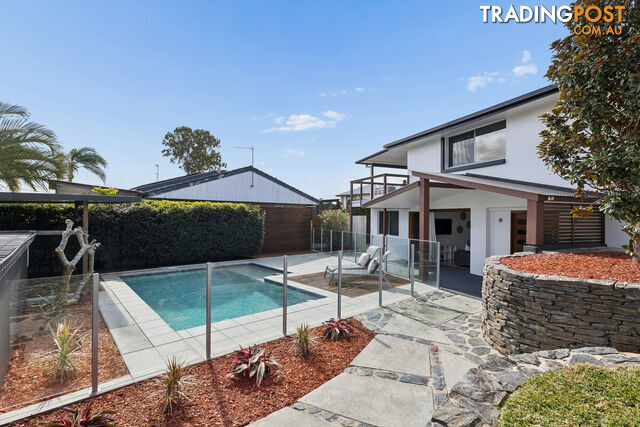 27 Lergessner Street BIGGERA WATERS QLD 4216 - photo 2 of 25
