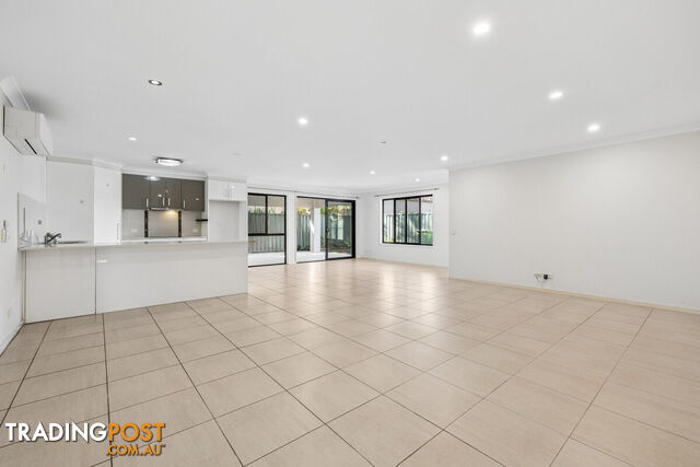 2/4 Dampier Court MOLENDINAR QLD 4214 - photo 3 of 25