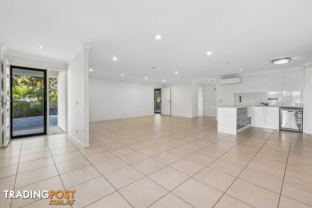2/4 Dampier Court MOLENDINAR QLD 4214 - photo 2 of 25