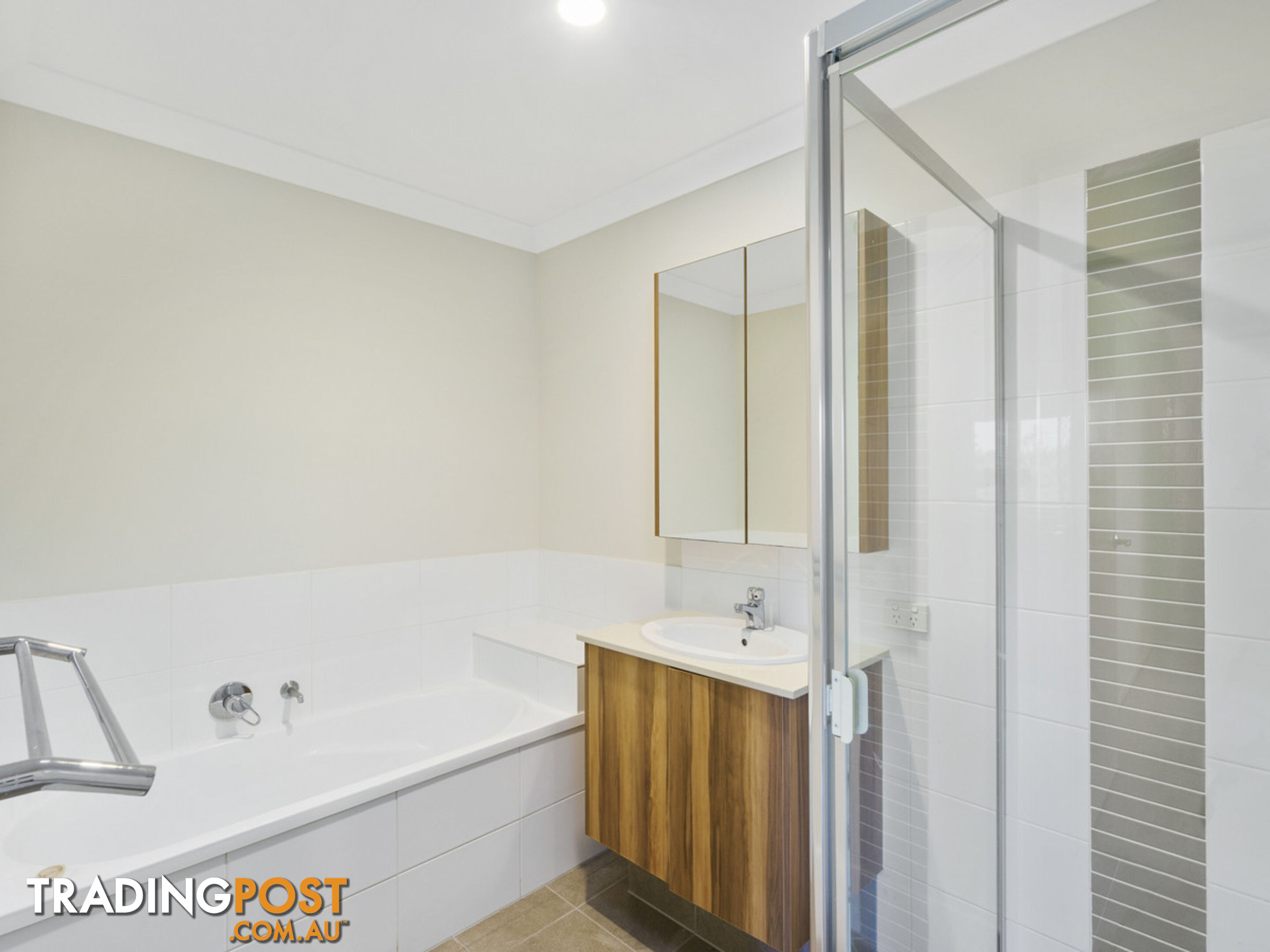 18 Hadrian Crescent PACIFIC PINES QLD 4211