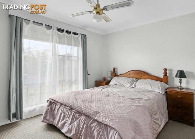 16 Herborn Place MINTO NSW 2566