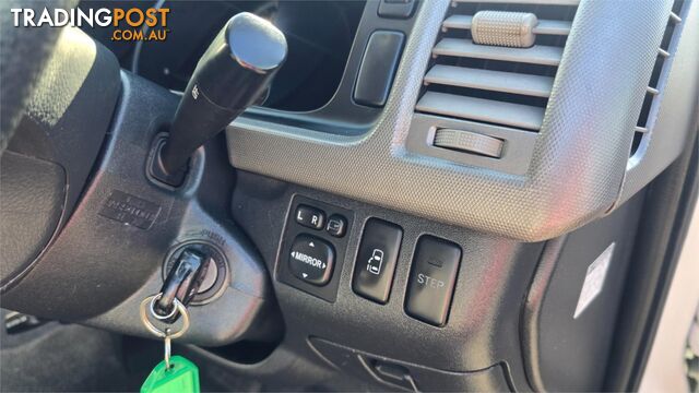 2007 Toyota Hiace - photo 5 of 32