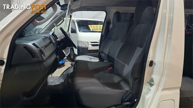2016 Toyota Hiace - photo 4 of 19