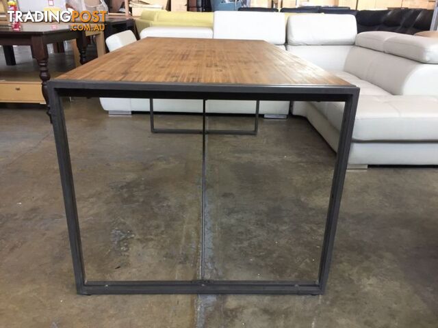 CITY2 DINING TABLE - photo 4 of 9