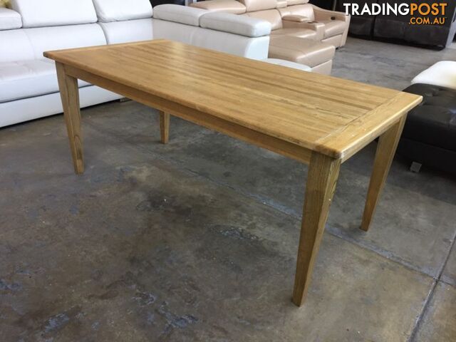 THE OAK RISTA DINING TABLE