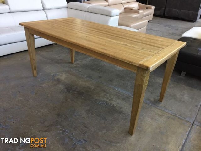 THE OAK RISTA DINING TABLE