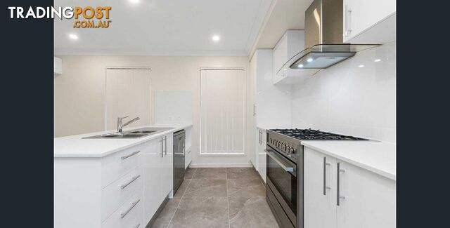 6 Thorpe Street WHITE ROCK QLD 4306 - photo 4 of 10
