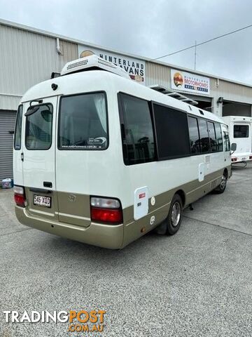 2006 Toyota Coaster - photo 3 of 14