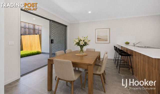 26 Diamond Drive YARRABILBA QLD 4207 - photo 4 of 14