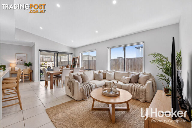 52 Petral Drive FLAGSTONE QLD 4280 - photo 2 of 14