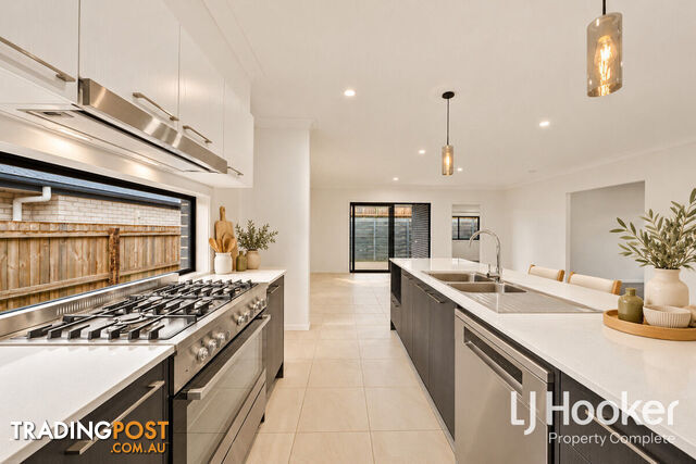 5 Napier Crescent YARRABILBA QLD 4207