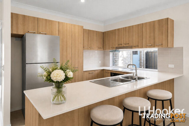 37 Orb Street YARRABILBA QLD 4207 - photo 2 of 16