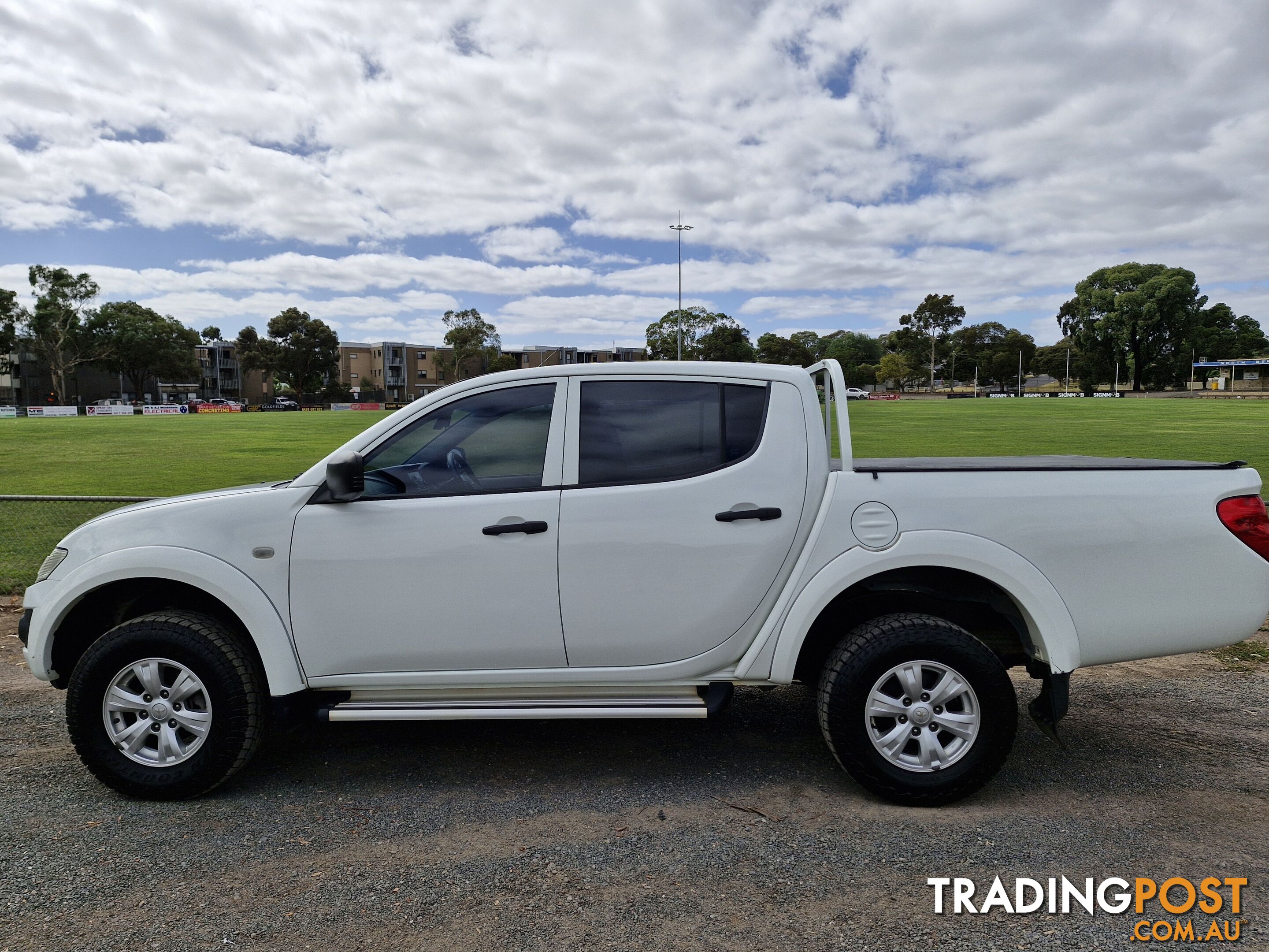 2014 Mitsubishi Triton MN Mitsubisi Triton GLX + SUV Manual