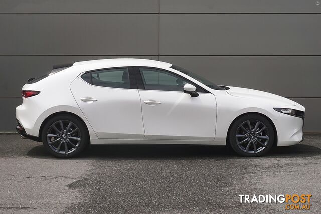 2024 MAZDA 3   HATCH