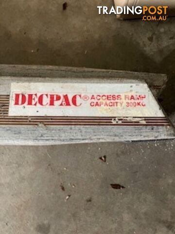 DECPAC PORTABLE RAMP WITH EDGE