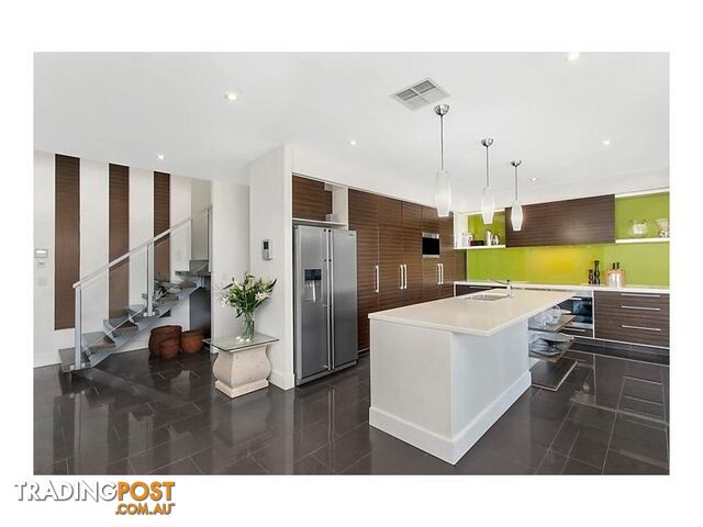 6 La Spezia Court ISLE OF CAPRI QLD 4217