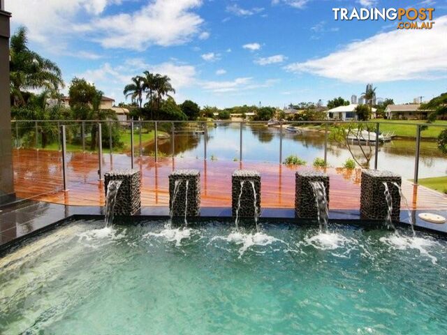 6 La Spezia Court ISLE OF CAPRI QLD 4217