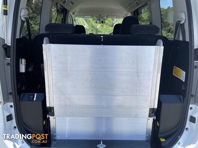 2011 TOYOTA NOAH WHEELCHAIR RAMP ZRR75 AUTOMATIC WAGON - photo 3 of 20