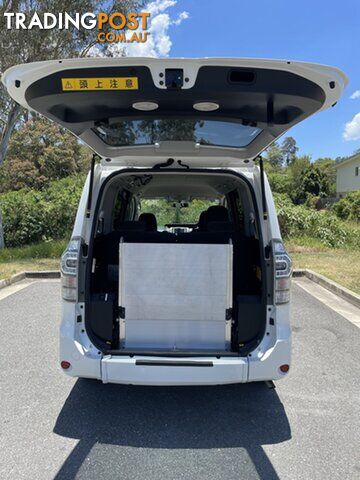 2011 TOYOTA NOAH WHEELCHAIR RAMP ZRR75 AUTOMATIC WAGON - photo 2 of 20