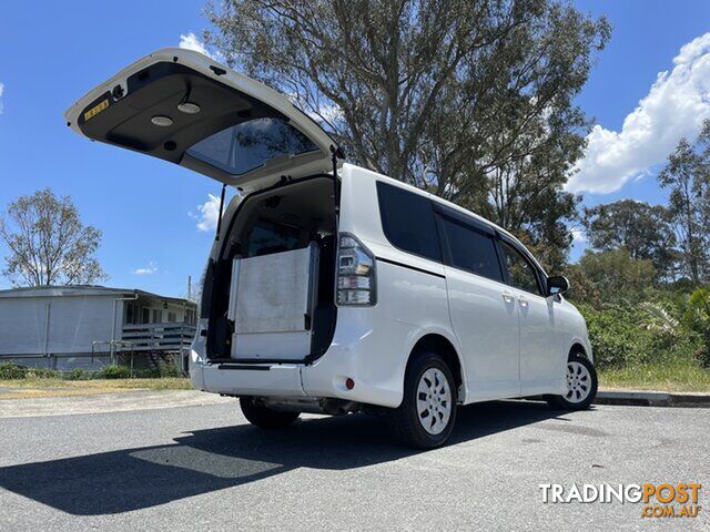 2011 TOYOTA NOAH WHEELCHAIR RAMP ZRR75 AUTOMATIC WAGON