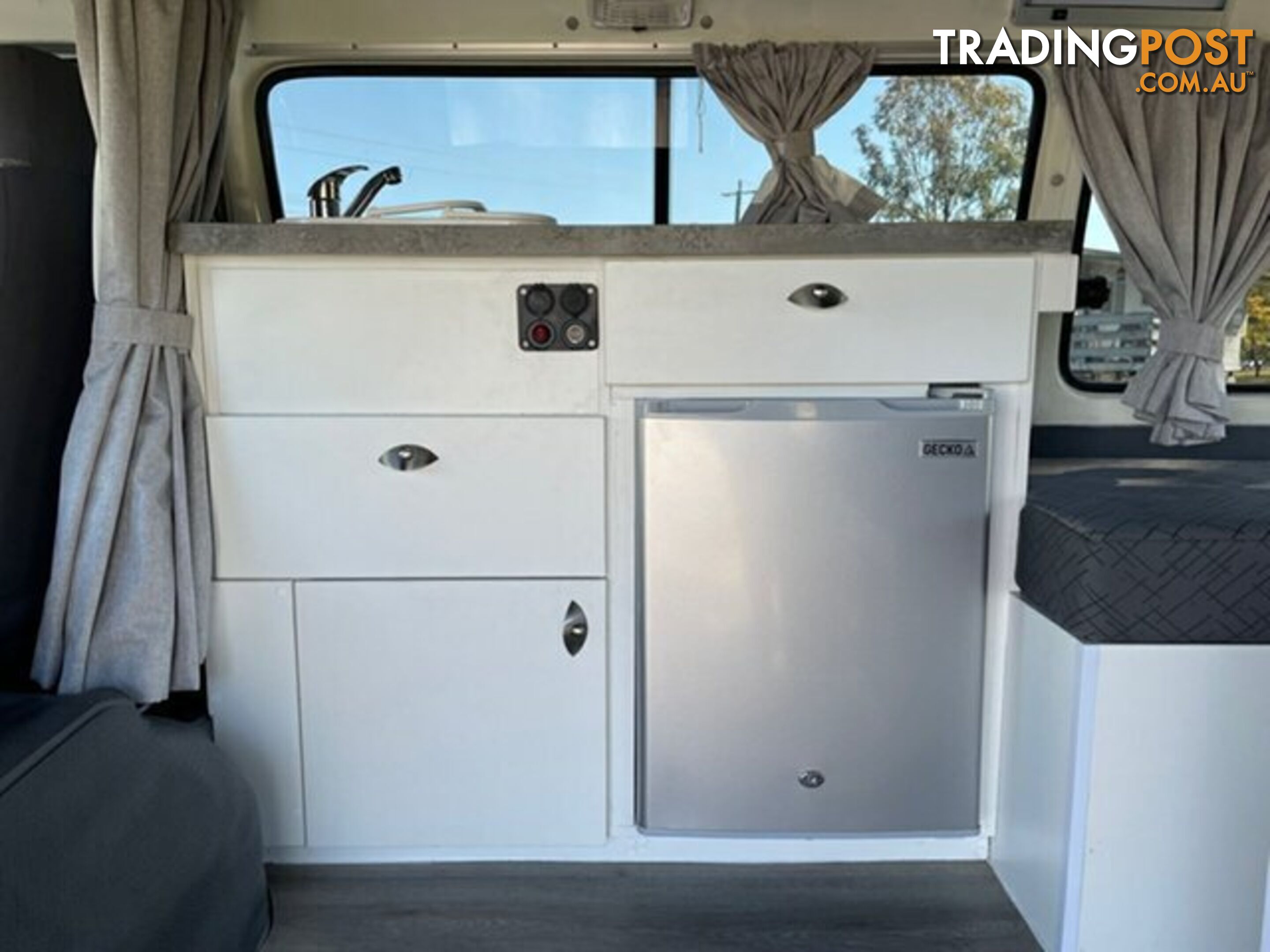 2001 TOYOTA HIACE CAMPERVAN