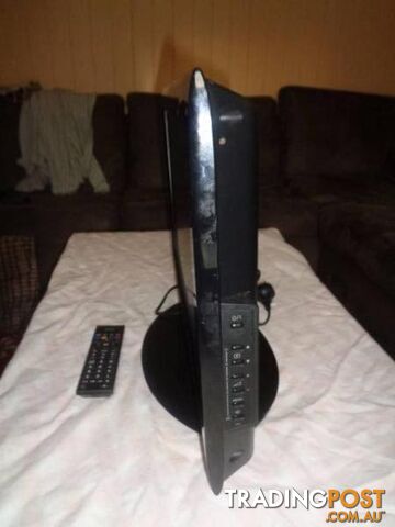 22 inch TOSHIBA FHD Slim & light LED LCD TV & base - photo 3 of 9