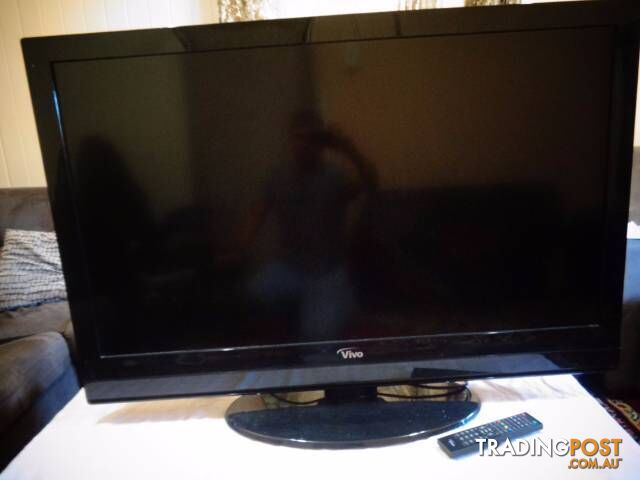 Massive 47Ó VIVO FHD flat screen LCD Digital TV, base & remote - photo 5 of 10