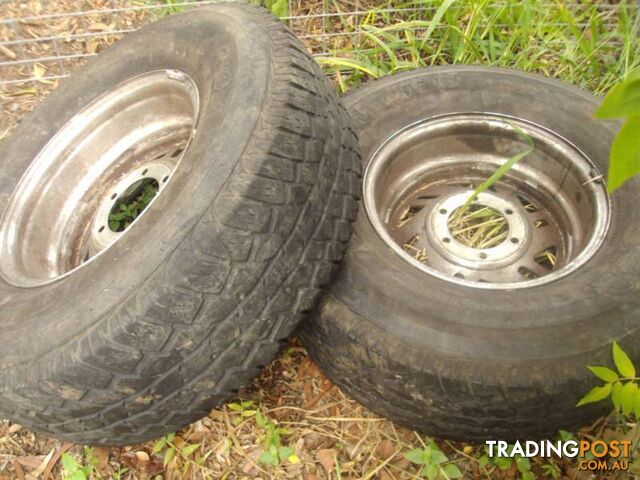 Used Radial 31 10.50 R15LT tyres and rims-two available