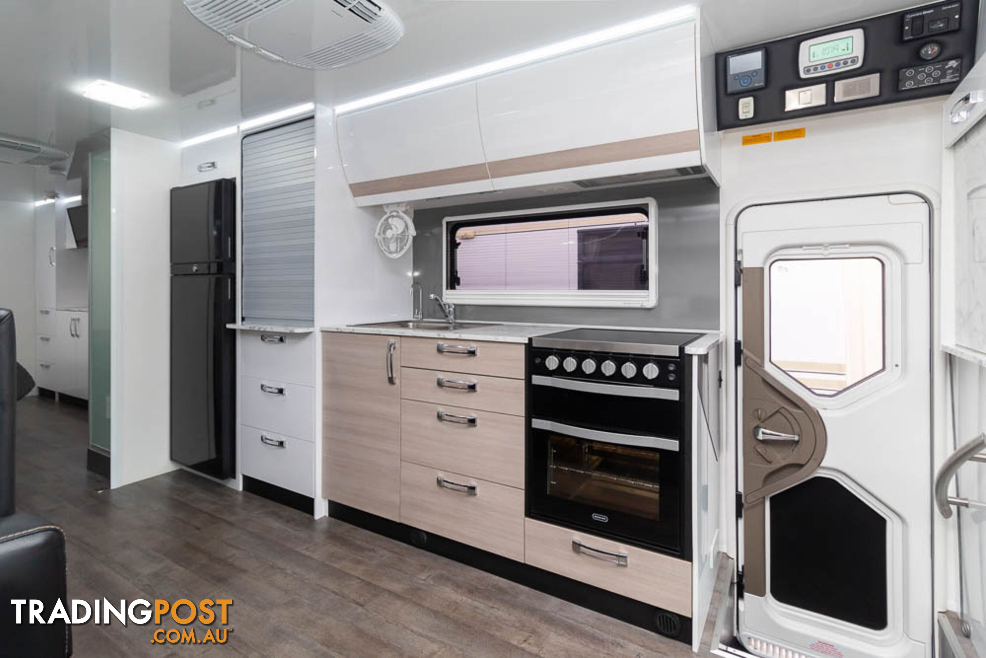 Avida Motorhome - Longreach C9836SL