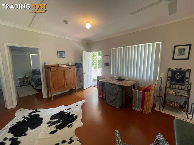 28 Francis Road MACLEAY ISLAND QLD 4184