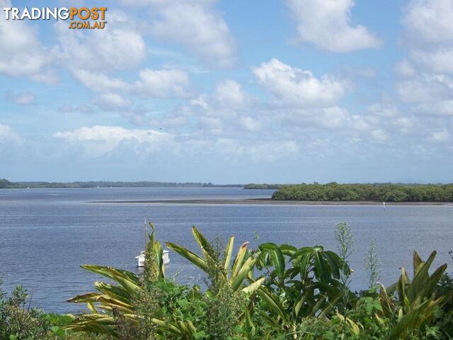 112 Western Road MACLEAY ISLAND QLD 4184