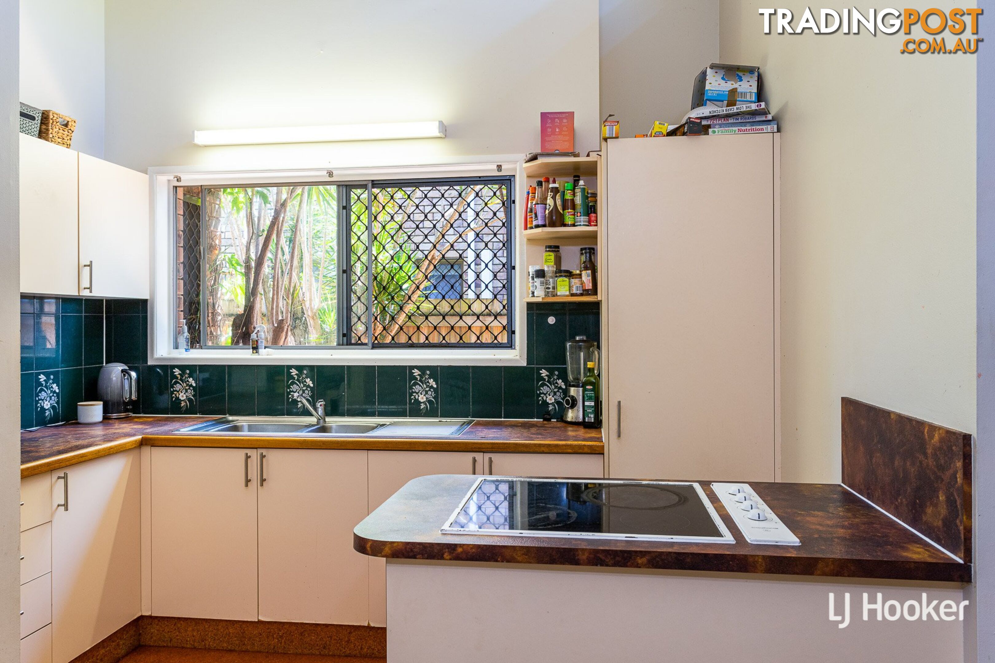 8 Albatross Street VICTORIA POINT QLD 4165