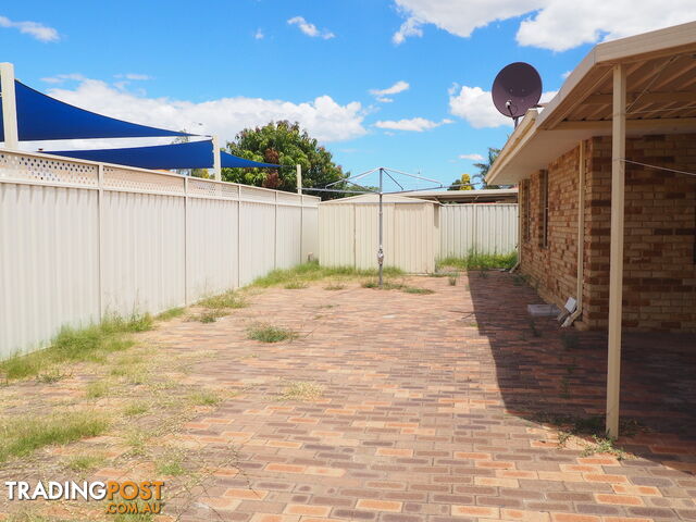 30 Lakeside Dr Thornlie WA 6108