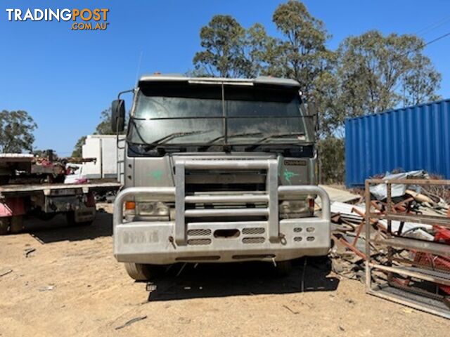 2004 NISSAN CWB483 2212 JNBCWB48300H00143 - photo 2 of 8
