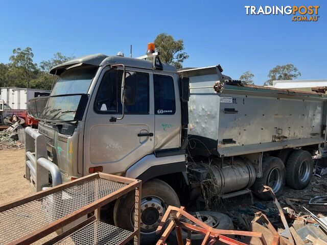2004 NISSAN CWB483 2212 JNBCWB48300H00143 - photo 4 of 8