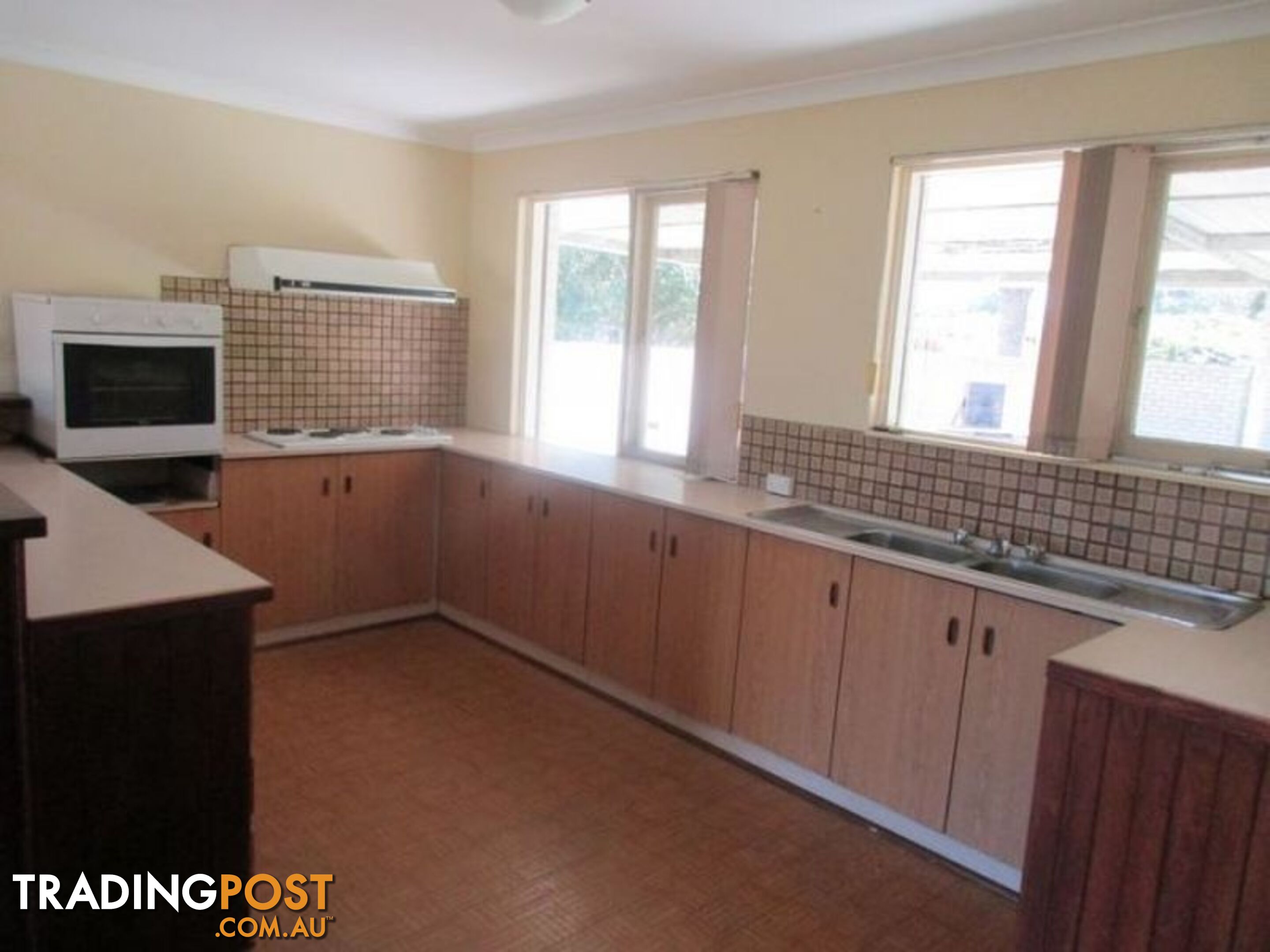 2 Pomfret Road SPEARWOOD WA 6163