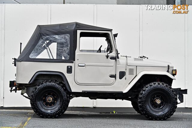 1975 TOYOTA LANDCRUISER FJ40 - photo 3 of 23