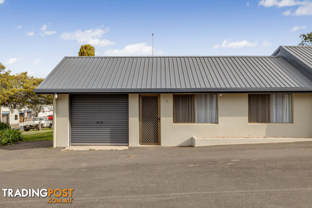 4/7 Stradbroke Street ROCKVILLE QLD 4350