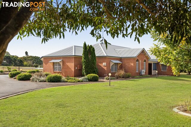 10 Stanley Parade HIGHFIELDS QLD 4352