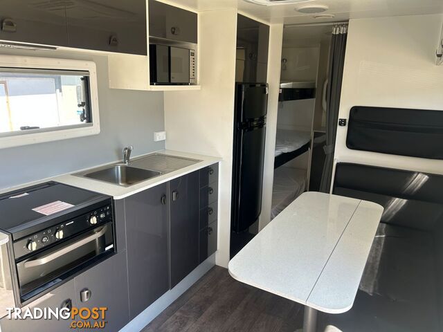 NEW AGE- Road Owl - 2021 - Island Bed, Triple Bunks, A/C, ENSUITE - photo 3 of 7