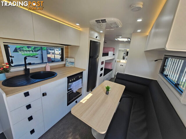 NETWORK RV 24' QUAD BUNK - photo 3 of 3