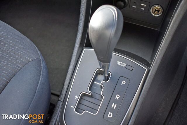 2015 HYUNDAI ACCENT Active RB3 HATCHBACK - photo 2 of 17