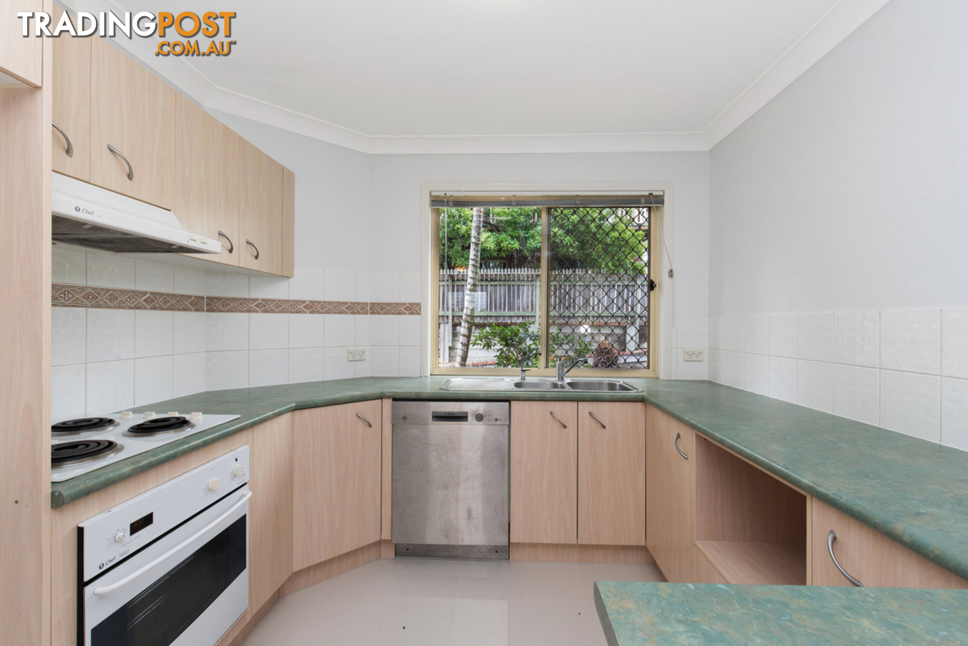 2/396 Upper Cornwall Street COORPAROO QLD 4151