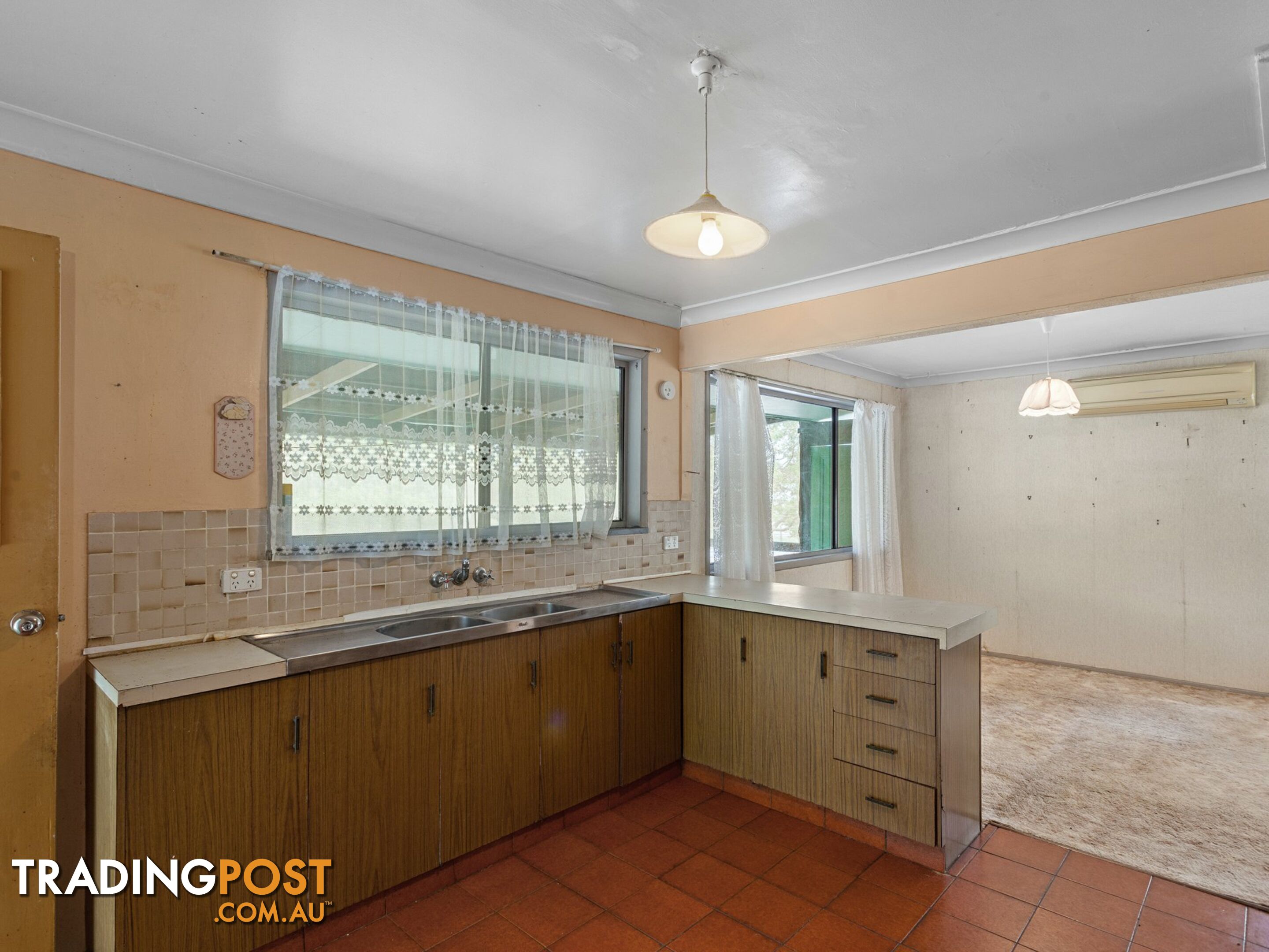 4 Harvey Rd FOREST HILL QLD 4342