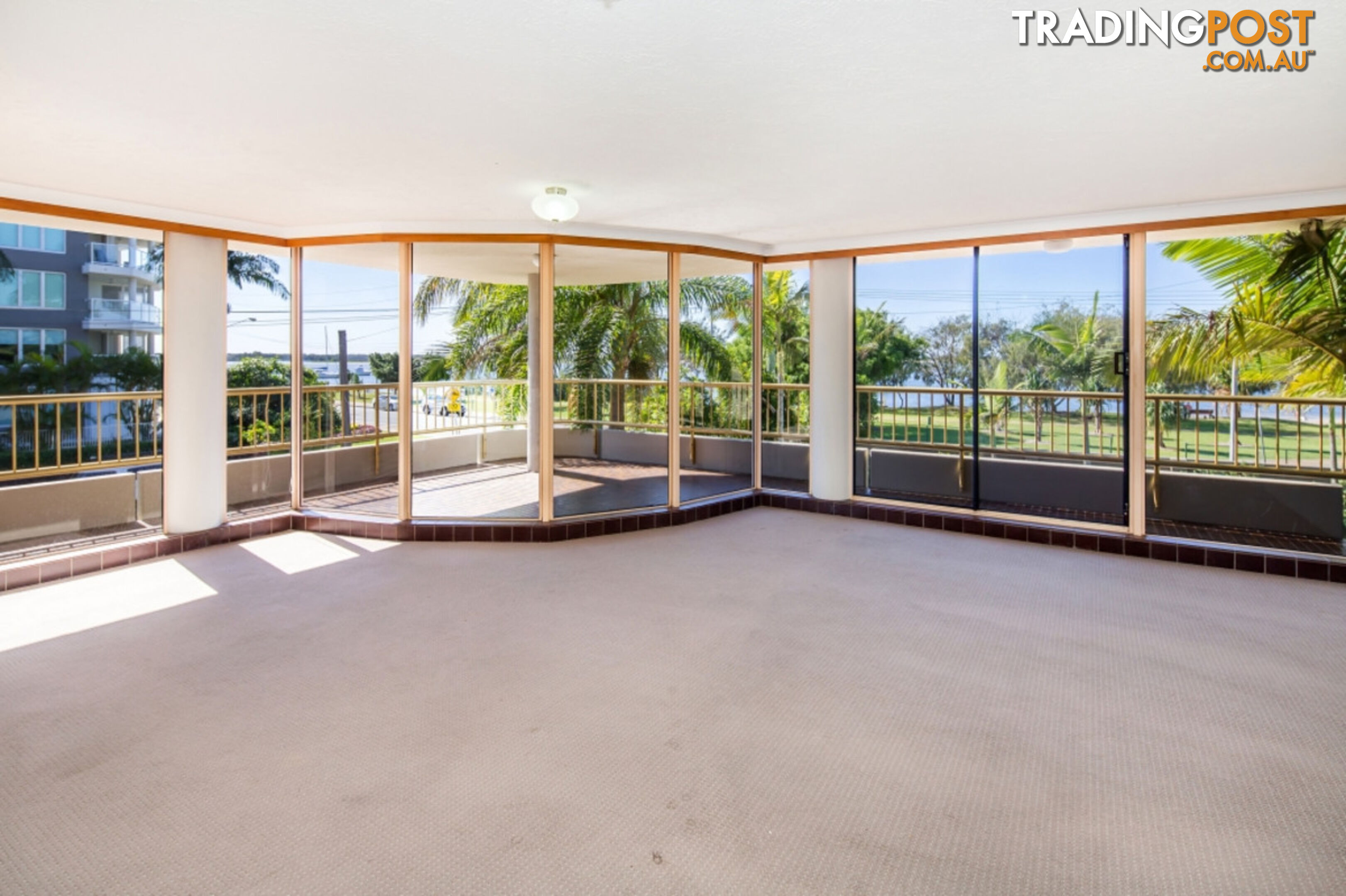 2/240 Marine Parade LABRADOR QLD 4215