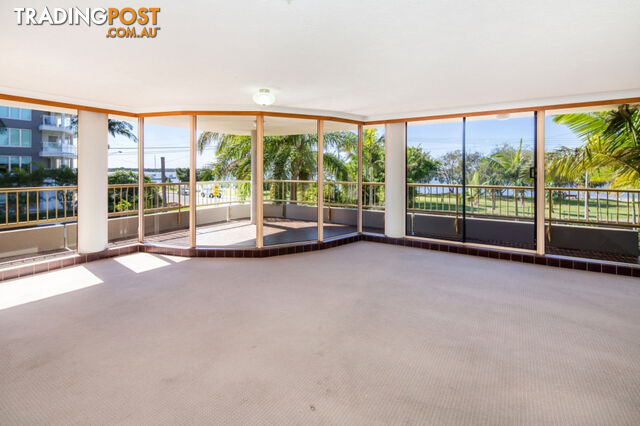 2/240 Marine Parade LABRADOR QLD 4215