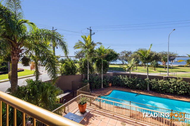 2/240 Marine Parade LABRADOR QLD 4215