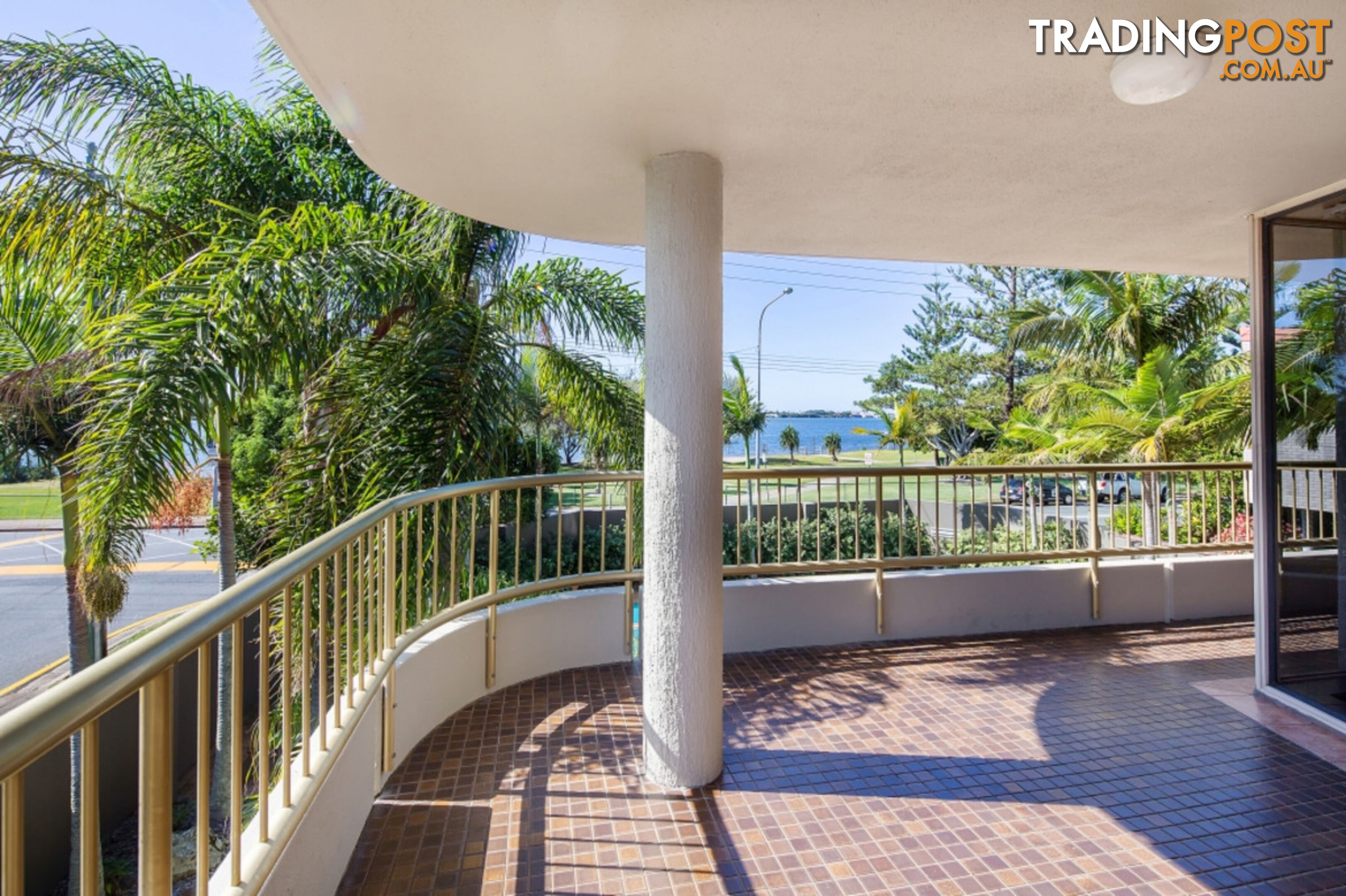 2/240 Marine Parade LABRADOR QLD 4215