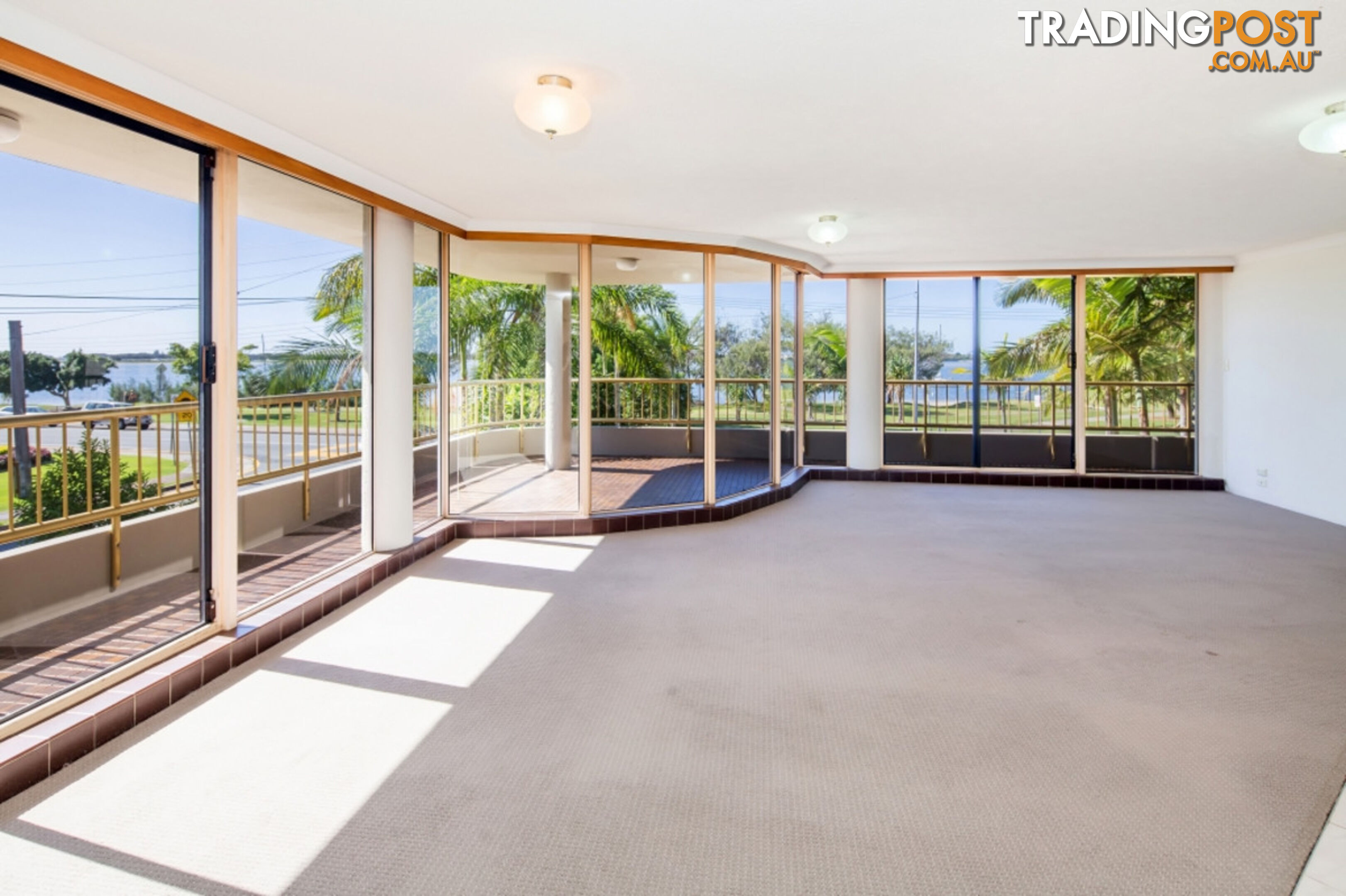 2/240 Marine Parade LABRADOR QLD 4215