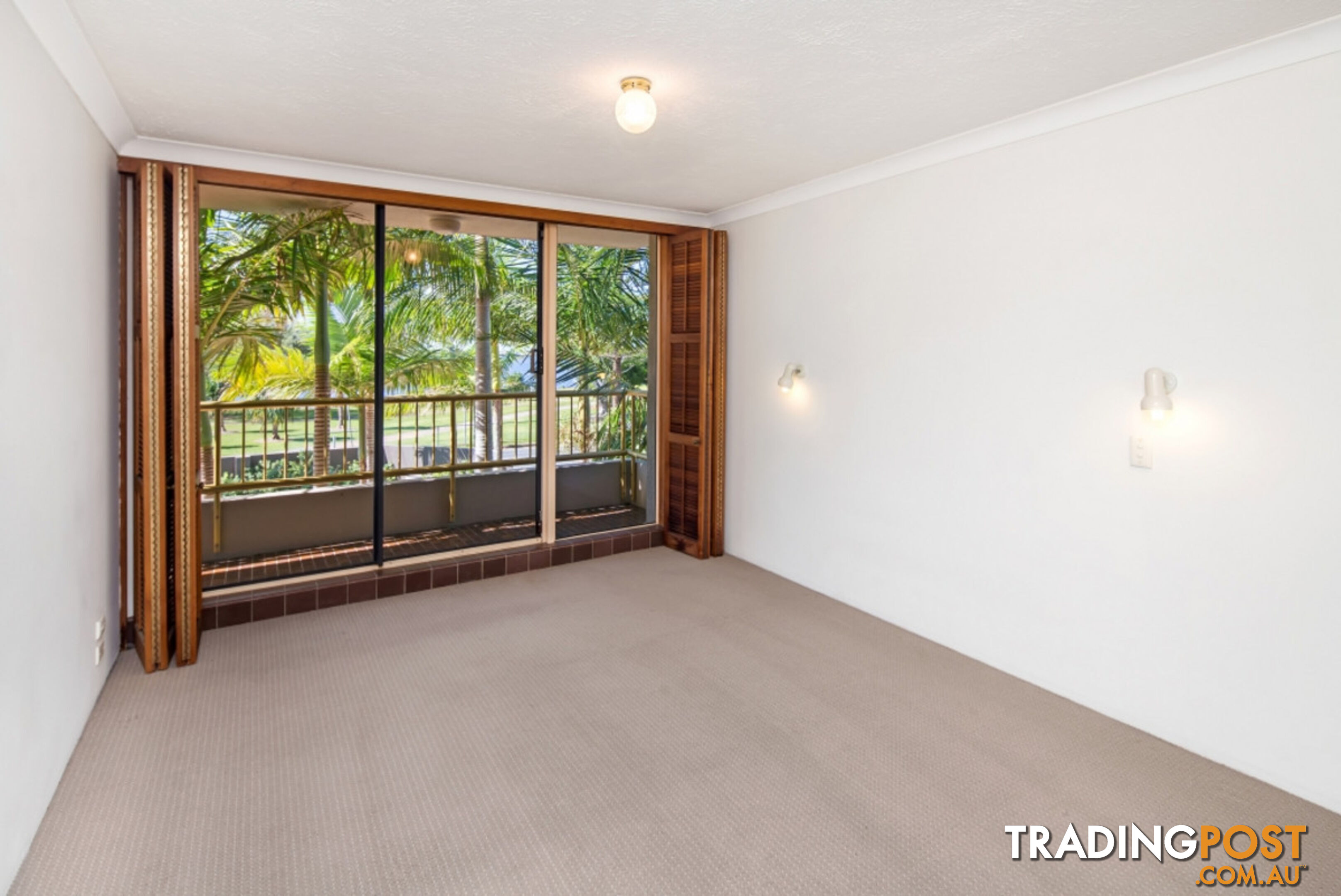 2/240 Marine Parade LABRADOR QLD 4215